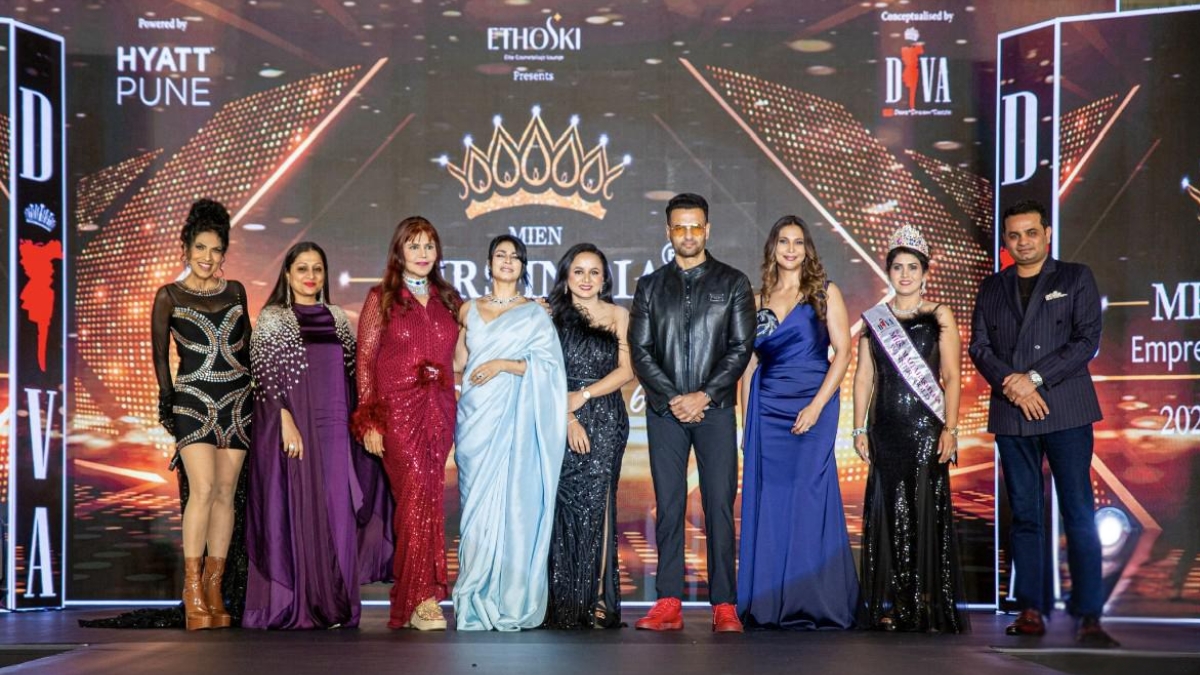 L-R : Jury Simran Ahuja, Vidhya Tiwari, Nisha JamVwal, Tanisha Mukherjee, Dr Shilpa Patil, Rohit Roy, Prachi Mishra, Dr Swetha Karlapudi, Sandeep Singh